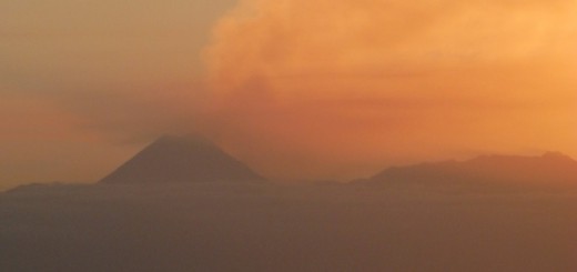 Fogo Vulkanausbruch. Wolke über der Insel. Foto: Christian Fu Müller